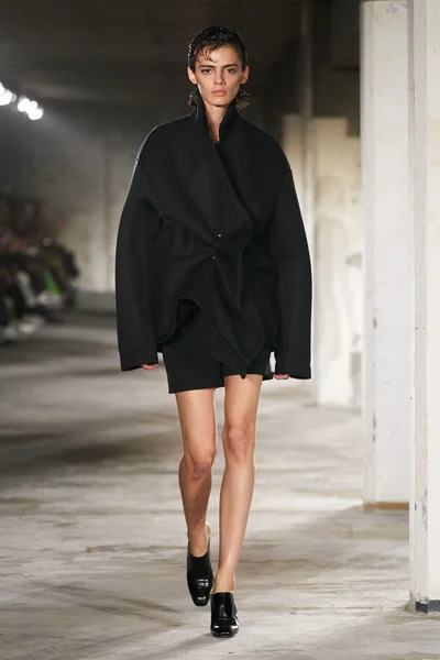 Look 1